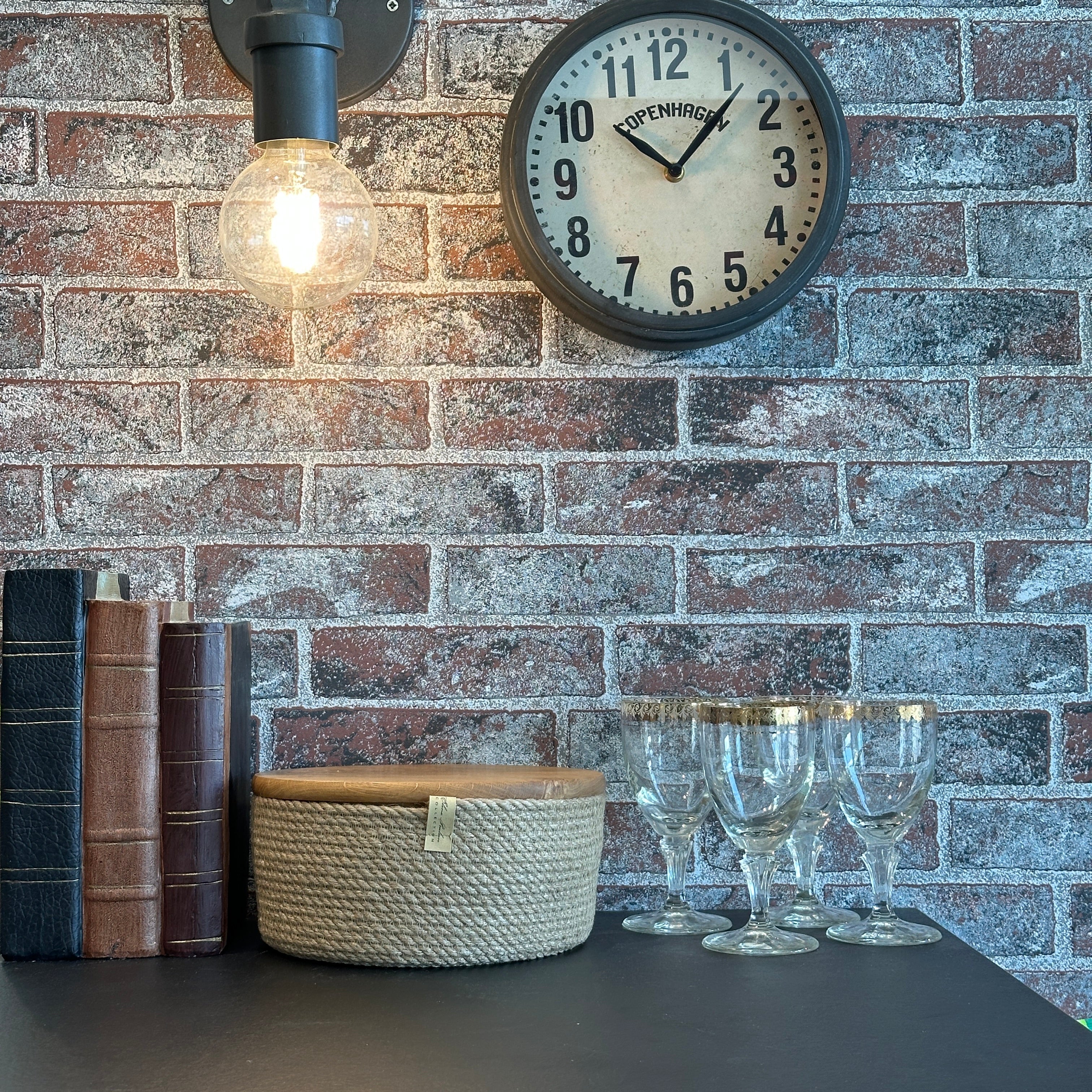 Kvalitetskurv i jute med låg af eg, 10 cm høj. Bæredygtig og håndlavet til praktisk opbevaring.