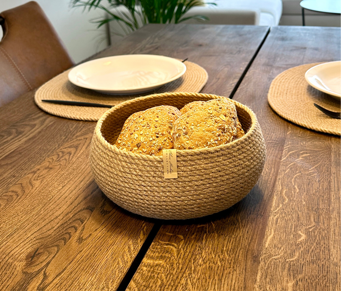 Rund lille håndlavet jutekurv, til opbevaring og boligindretning.