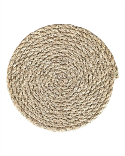 Naturlig bordskåner i jute, holdbar og smuk til borddækning.