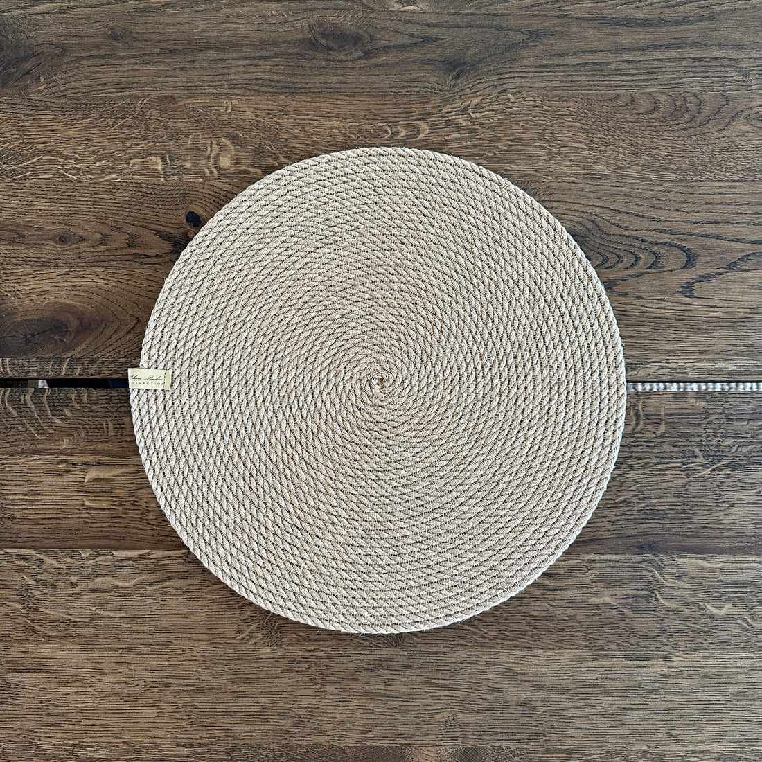 Naturlig jute dækkeserviet 37 cm, perfekt til tallerken og bestik.