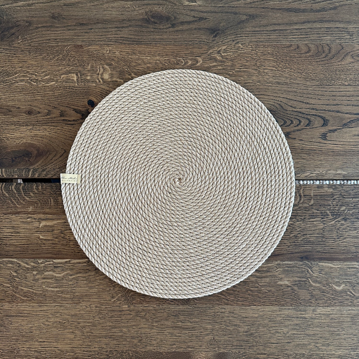 Naturlig jute dækkeserviet 37 cm, perfekt til tallerken og bestik.