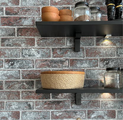 Kompakt jute kurv med låg i eg, 7 cm høj. Perfekt til organiseret og æstetisk opbevaring.