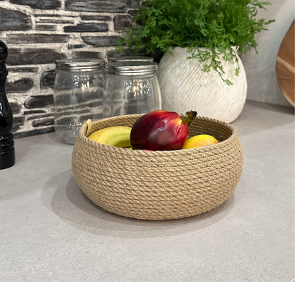 Kompakt håndlavet jutekurv i høj kvalitet, robust og alsidig.