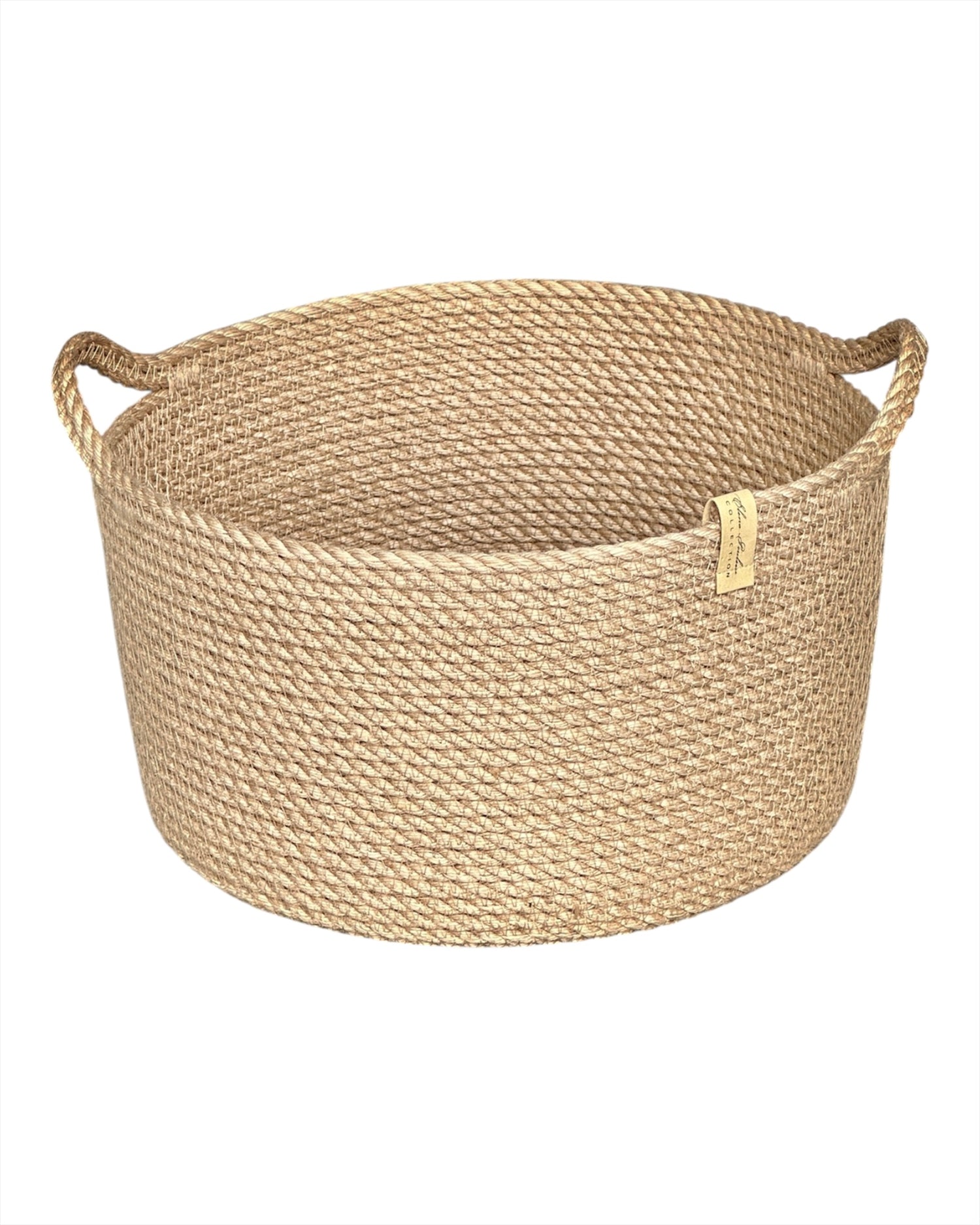 Rund kurv med håndtag i naturjute Ø25×15 cm, håndlavet, robust og stilfuld, til opbevaring af garn, frugt eller småting.